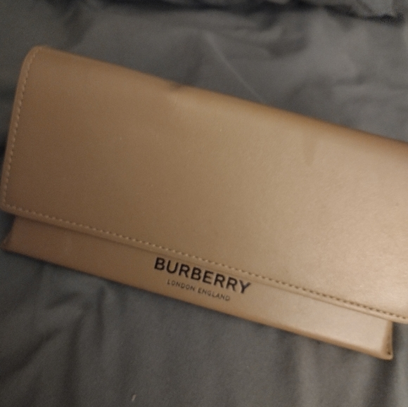 Burberry purple cat eye glasses - Picture 4 of 4